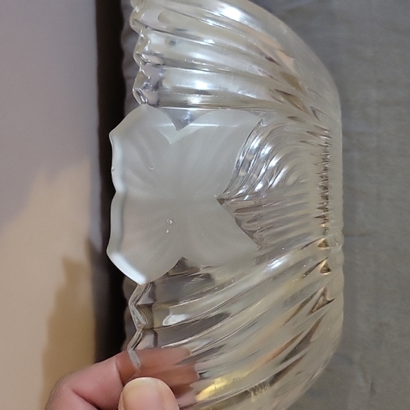 Mikasa Glass Oval Dish Bowl With Frosted Flowers 7” X 5” - Picture 4 of 4